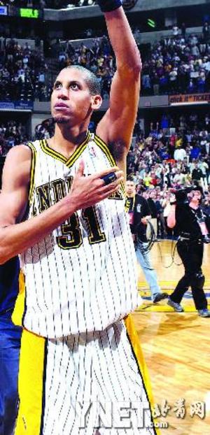 他在暂停后 他在暂停后