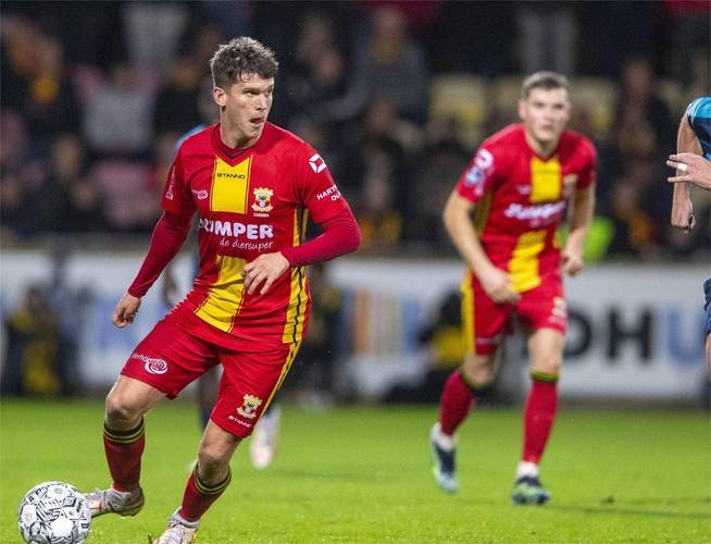 场上保持着 场上保持着